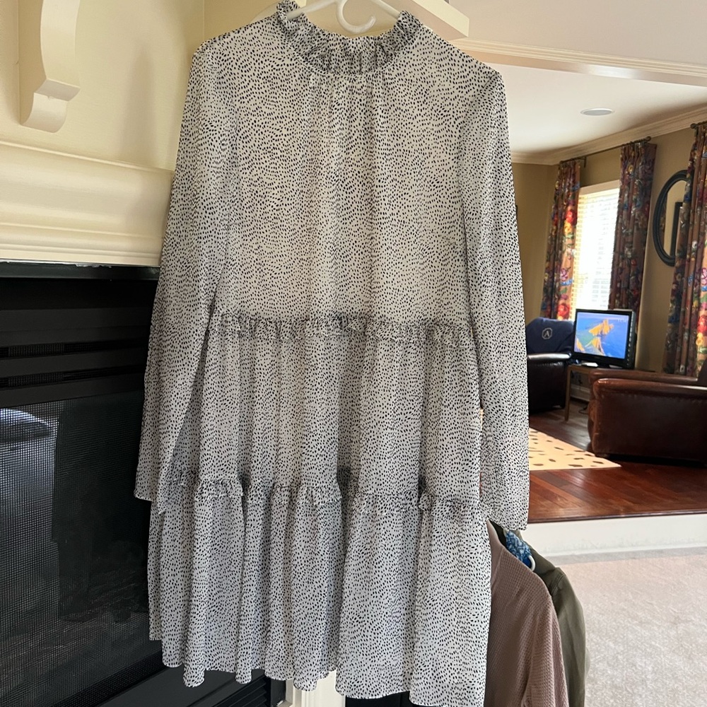 Ted Baker black & white tiered dress. Wore once. Ted baker 4 US 10